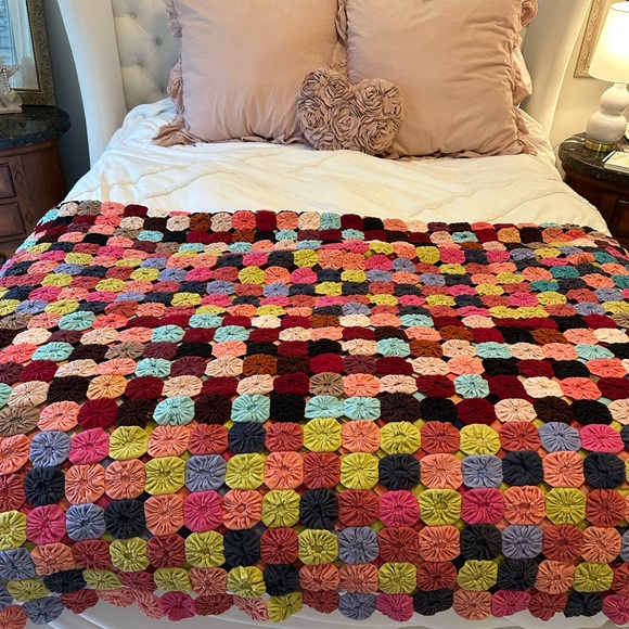 Stunning vintage, Yo-yo Quilt - Picture 2 of 7